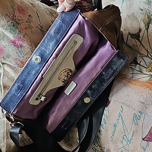 Unique Henri Bendel Clutch/Crossbody with Mirror & Shoulder Strap - Picture 8 of 16